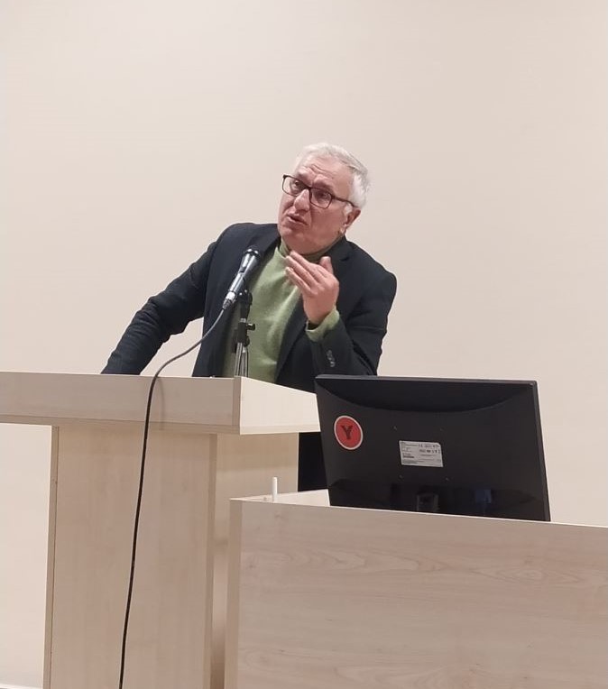 Prof. Dr. Turan KARATAŞ'ın fakültemizdeki "Okuma ve Kitap Kültürü" konulu söyleşisi kitapseverler tarafından ilgiyle takip edildi.