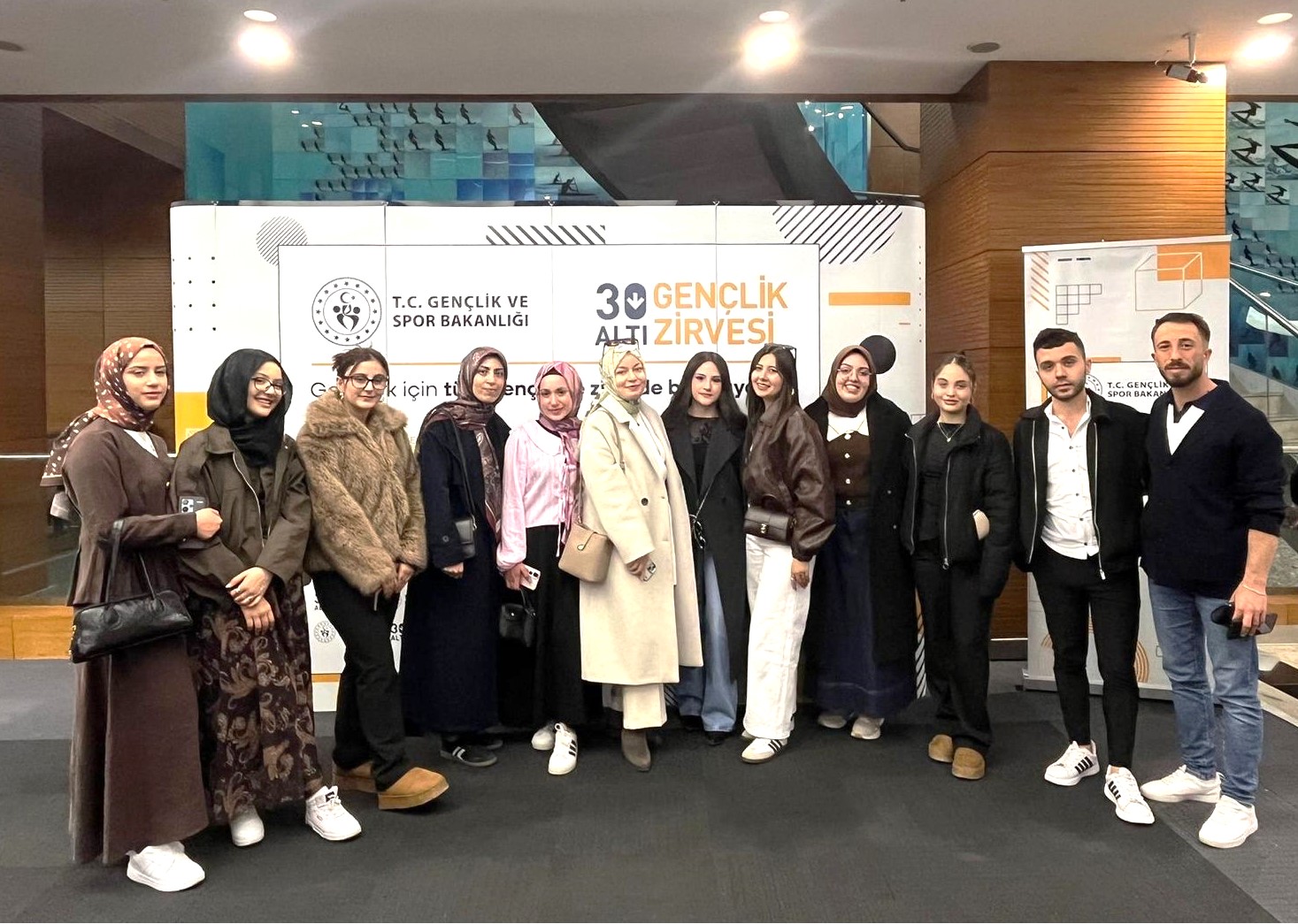 Öğrencilerimiz, GSB'nin Ankara'da düzenlediği "30 Altı Gençlik Zirvesi" programına katıldı. 