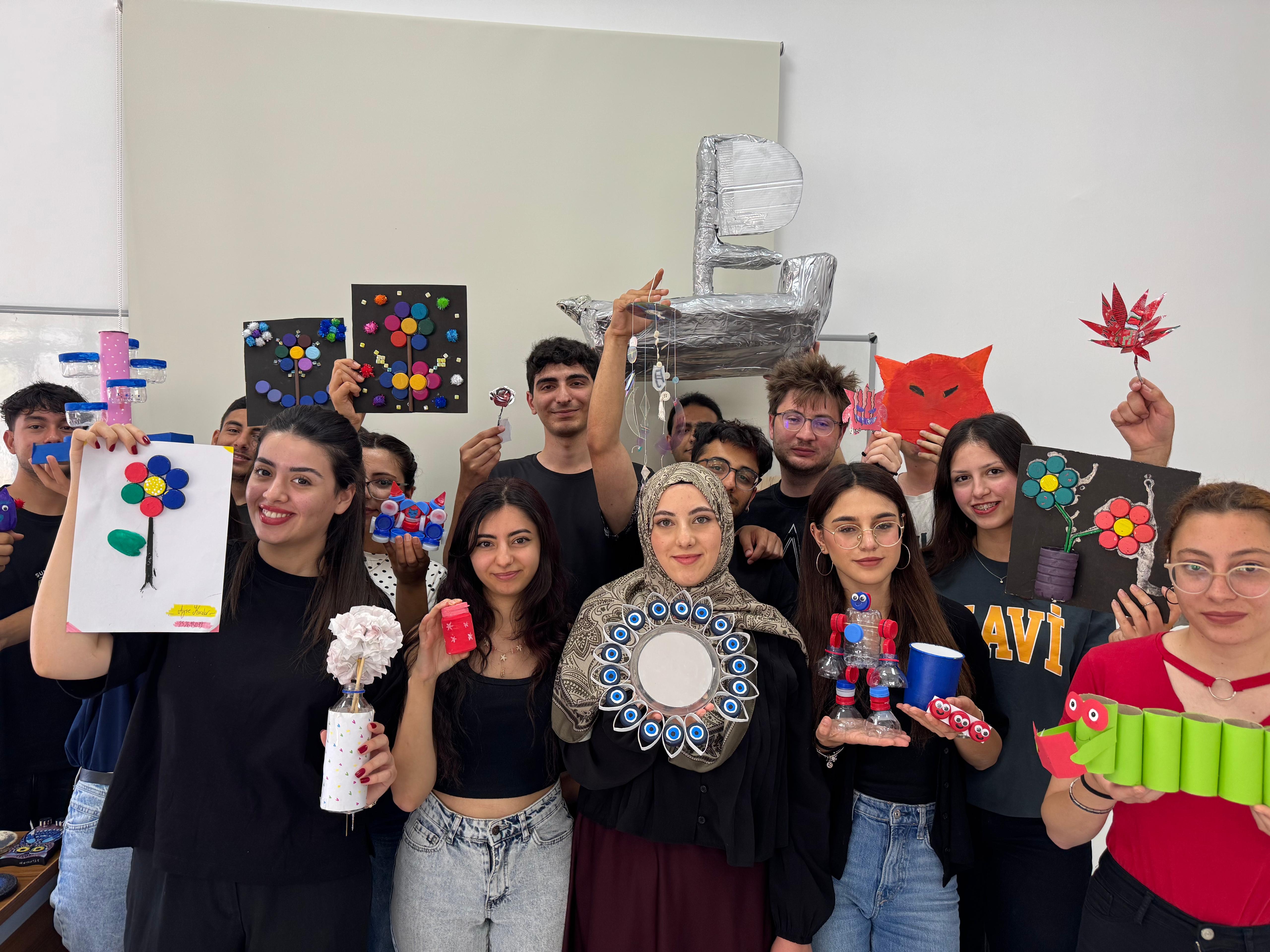 Fakültemiz Turizm Rehberliği Bölümü Öğrencilerinden Güzel Sanatlar Dersi Kapsamında Yaratıcı Çalışmalar