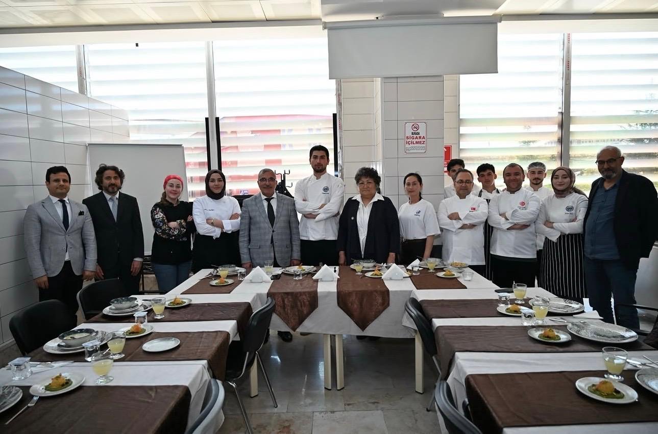 Kırgızistanlı Akademisyen ve Öğrenciler Fakültemiz Gastronomi Bölümünde Ağırlandı