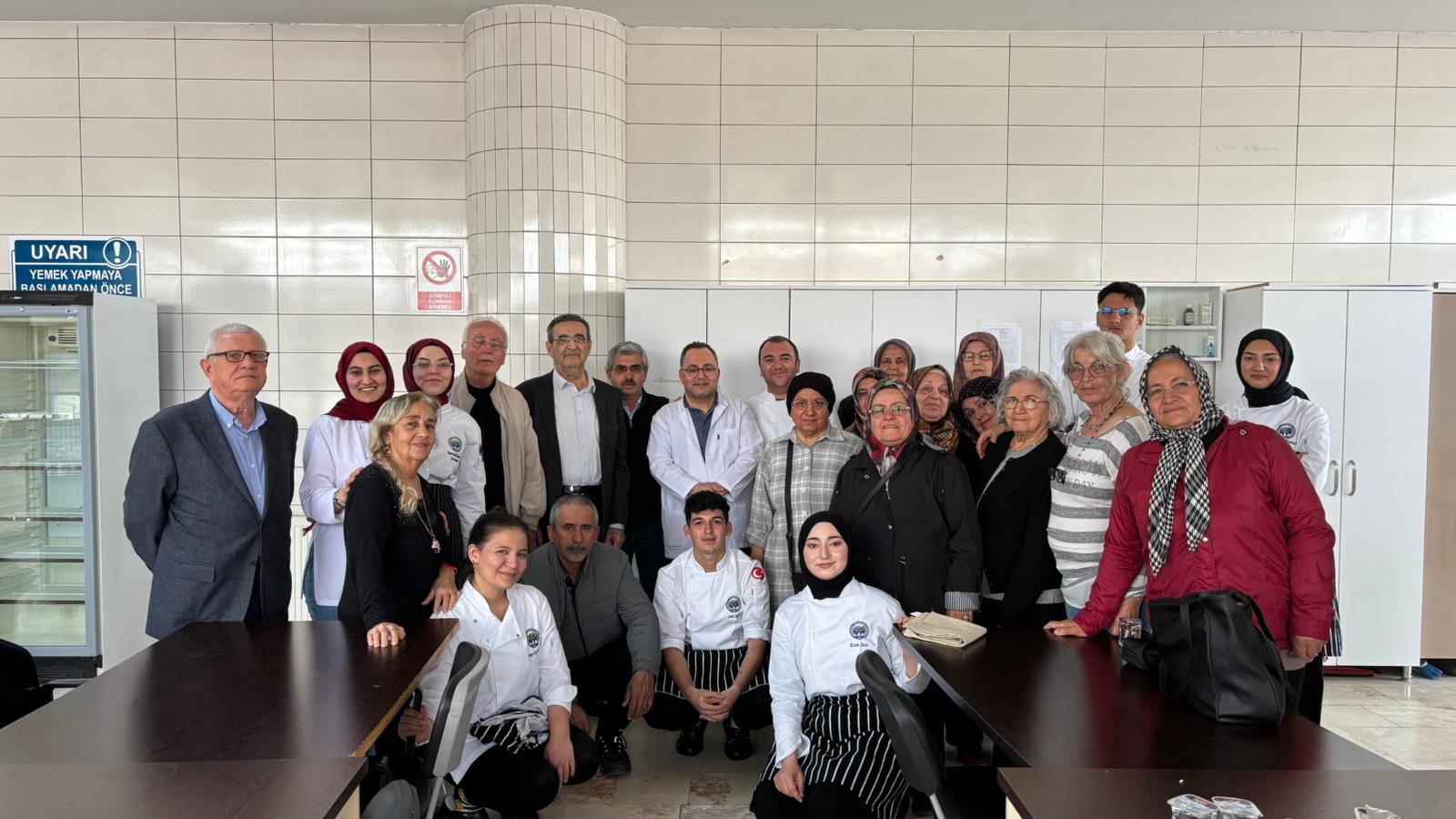 60+ YAŞAM BOYU ÖĞRENME AKADEMİSİ ÖĞRENCİLERİ GASTRONOMİ MUTFAĞINDA