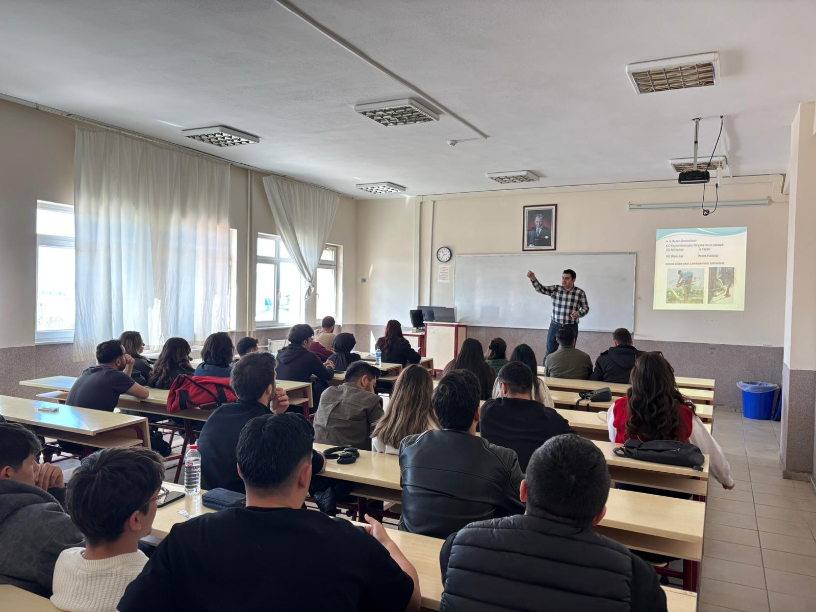 Fakültemiz Uluslararası Ticaret ve Lojistik Bölümü Öğrencileri İş Sağlığı ve Güvenliği Eğitimi Aldı