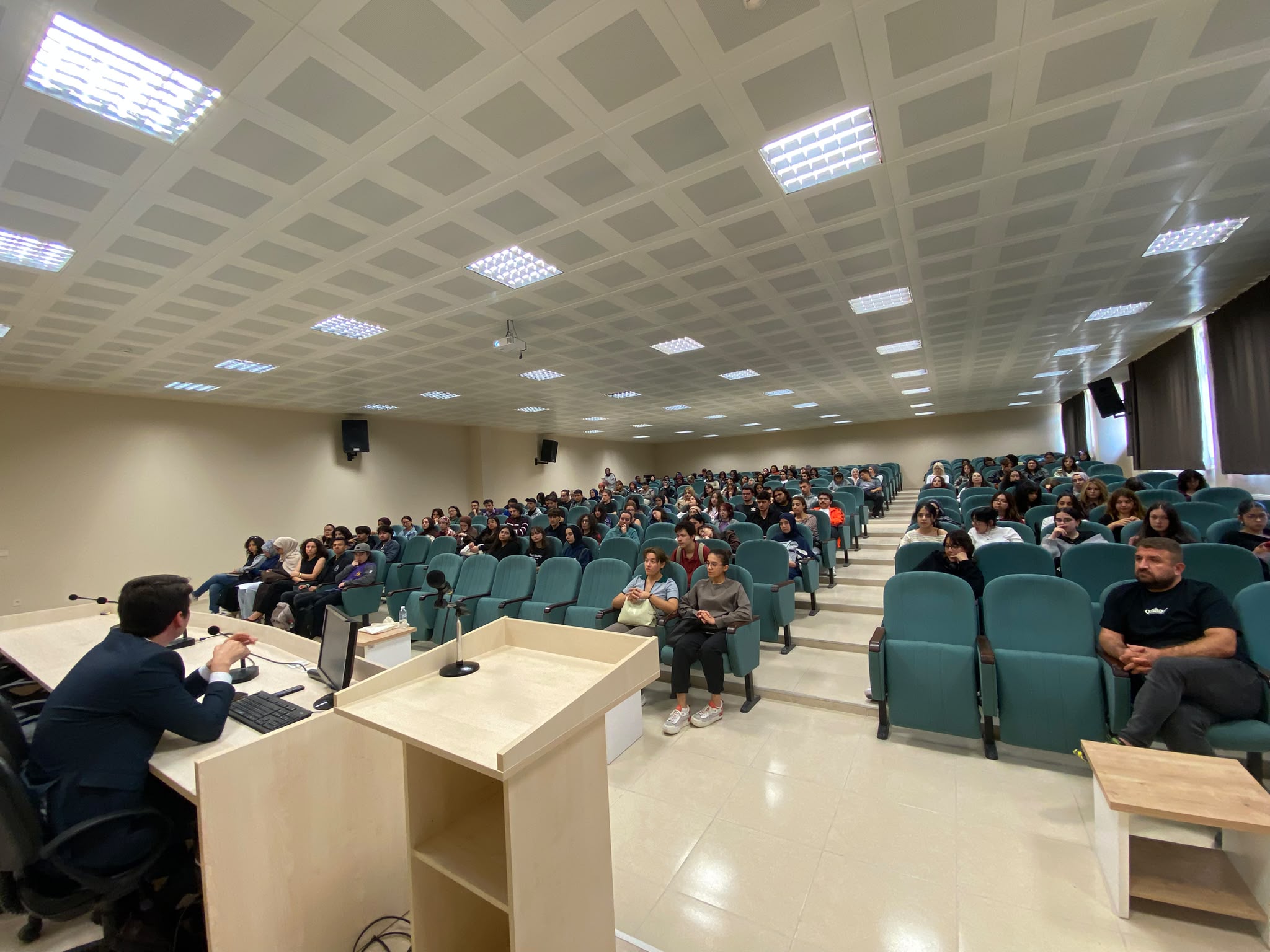 2026-2027 Akademik Yılı Zorunlu Hazırlık Sınıfları İçin Oryantasyon Programı Gerçekleştirildi