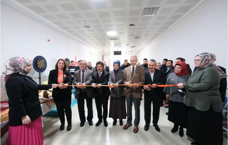 Yeni Medya ve İletişim Bölümünden 25 KASIM KADINA ŞİDDETLE MÜCADELE GÜNÜNE ÖZEL ANLAMLI ETKİNLİK