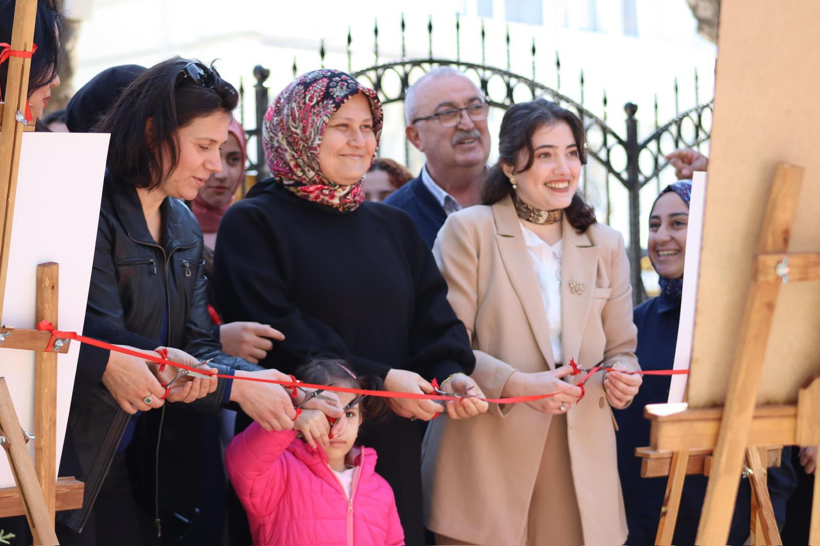 Yeni Medya ve İletişim Bölümünden 8 Mart’a Özel Anlamlı Sergi